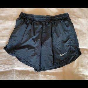 Black Nike Run Tempo Lux shorts black M